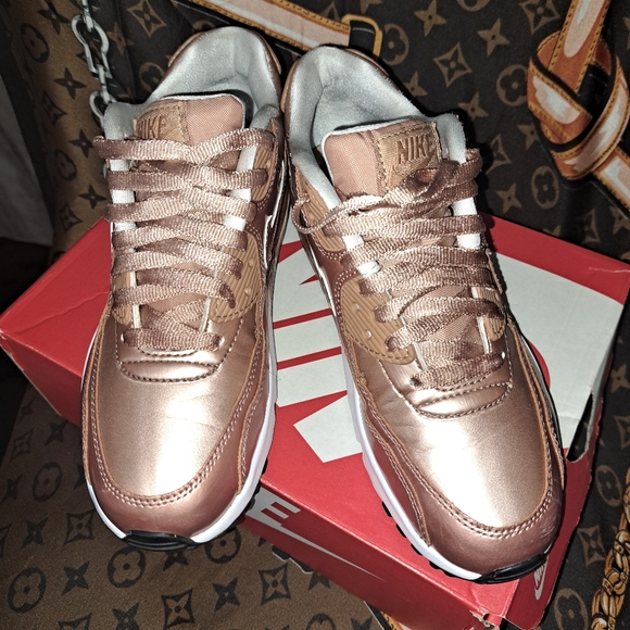 Nike Air Max 90 Metallic Rose Gold - Picture 3 of 12